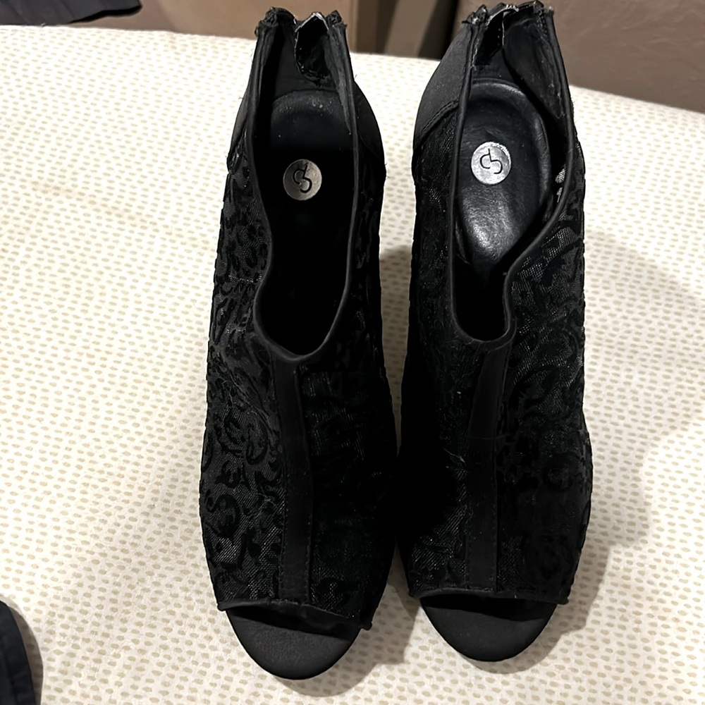 Black high heel dressy shoes size 8 W